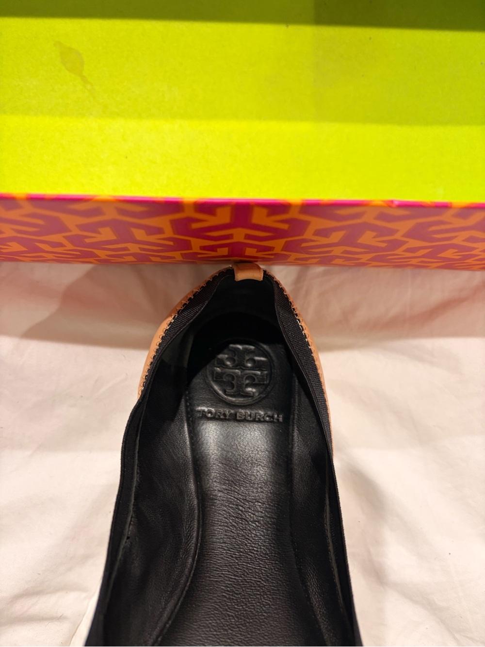 Tory Burch Beige Leather Logo Ballet Flats with Black Trim - Picture 4 of 11